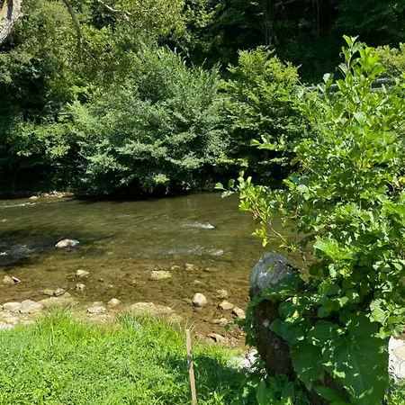 River Vinac 亚伊采